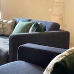 4 Personnes Dans Chateau Avec Piscine * Lussan