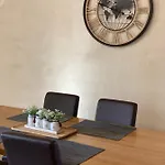 4 Personnes Dans Chateau Avec Piscine Apartman *
