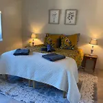 4 Personnes Dans Chateau Avec Piscine * Lussan