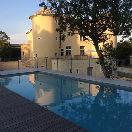 4 Personnes Dans Chateau Avec Piscine