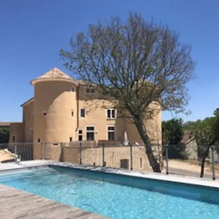 4 Personnes Dans Chateau Avec Piscine *