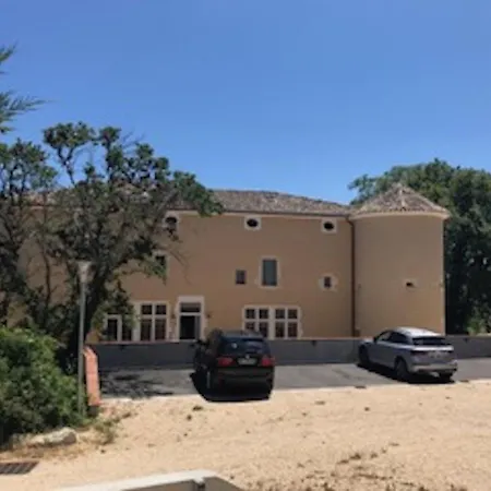 4 Personnes Dans Chateau Avec Piscine