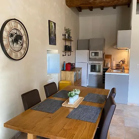 4 Personnes Dans Chateau Avec Piscine Apartment *