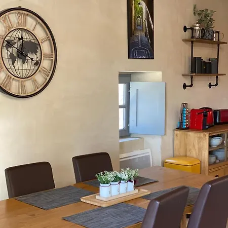 4 Personnes Dans Chateau Avec Piscine Apartment *