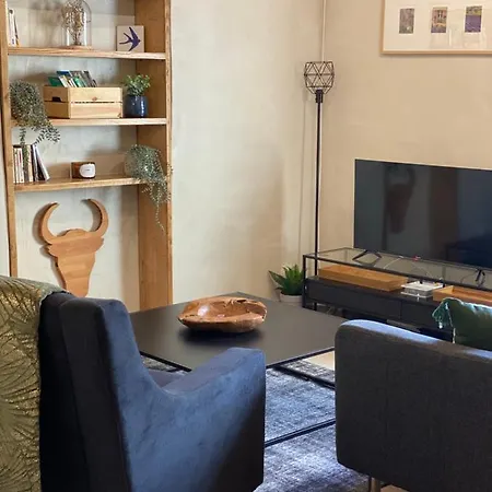 Apartmán 4 Personnes Dans Chateau Avec Piscine Lussan (Gard)