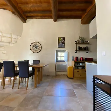 Apartmán 4 Personnes Dans Chateau Avec Piscine *