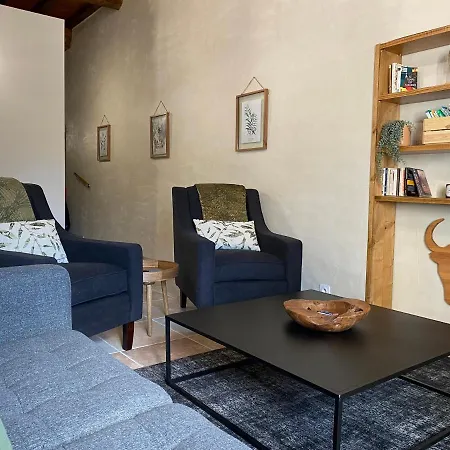 4 Personnes Dans Chateau Avec Piscine * Lussan (Gard)