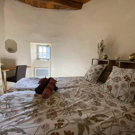 4 Personnes Dans Chateau Avec Piscine דירה *