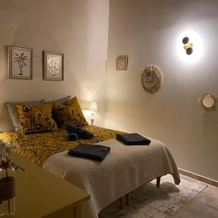 Apartment 4 Personnes Dans Chateau Avec Piscine