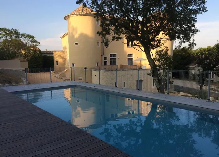 4 Personnes Dans Chateau Avec Piscine