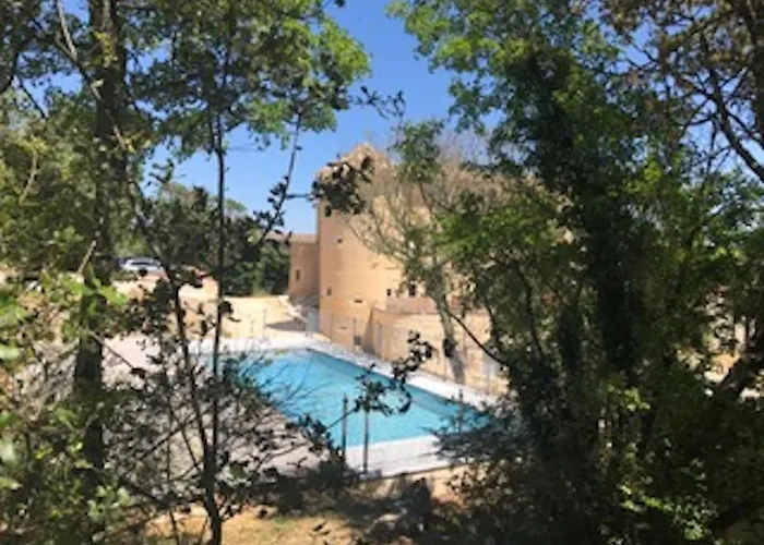 4 Personnes Dans Chateau Avec Piscine Apartament Lussan (Gard)