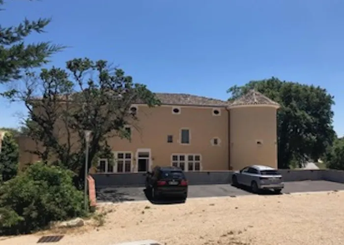 4 Personnes Dans Chateau Avec Piscine