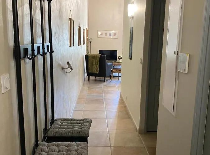 4 Personnes Dans Chateau Avec Piscine
