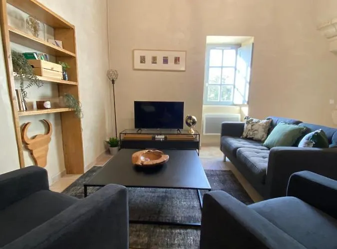 4 Personnes Dans Chateau Avec Piscine Apartament